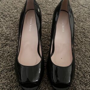Taryn Rose Black Patent Leather Chunky Heels Squared Toe Size 8.5 Comfort Dressy